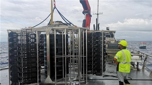 Gerät für die Aquakultur auf dem Meer
