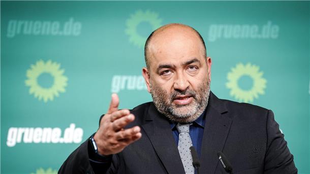 Grünen-Chef Omid Nouripour verteidigt den Asyl-Kompromiss, setzt aber auch auf Nachbesserungen.