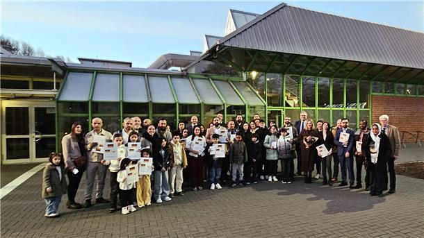 Einbürgerungsempfang des Landkreises: 41 neue Mitbürger Gruppenbild der Eingebürgerten mit Vertretern der Politik und Landrat Marco Prietz.