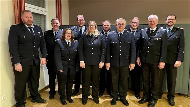 Henning bleibt Gemeindebrandmeister  Funktionsträger der Feuerwehren der Samtgemeinde Sittensen