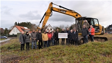 Spatenstich mit Bagger in Debstedt