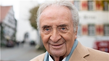Günter Wewel ist tot. Der Opernsänger und TV-Moderator starb im Alter von 88 Jahren.