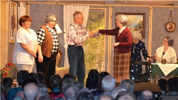 Bühnenszene der Theatergruppe des TSV Flögeln