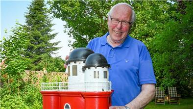 Gut in Schuss: Heino Brockhage hat seinem Leuchtturm „Roter Sand“ in den vergangenen Monaten sogar einen neuen Anstrich verpasst.