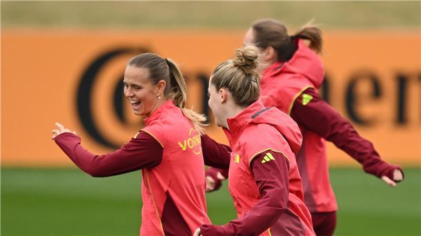Gute-Laune-Faktor im DFB-Team: Klara Bühl (l.).