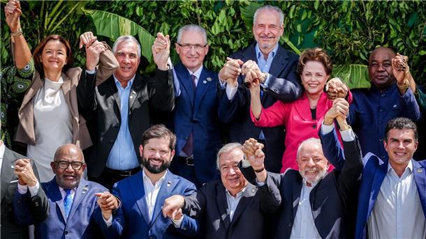 Brasilien startet Klimagipfel mit Elan - Bilanz hat Kratzer Gute Laune schon vor dem offiziellen Start: Lula und der UN-Chef.