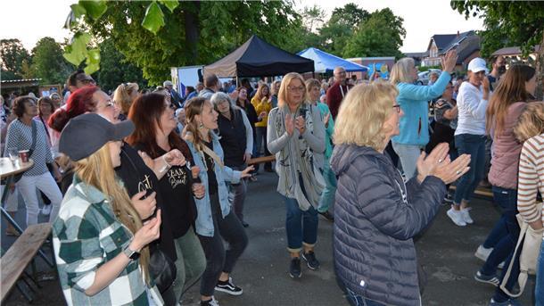 Gute Stimmung und tanzfreudige Gäste bei der 50. Geburtstagsfeier des Heimat- und Bürgervereins