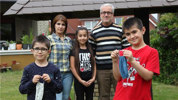 Schwere Zeit: Wie Flüchtlinge mit der Pandemie umgehen Haben besonders auf alle Corona-Regeln geachtet: Die aus Syrien Geflüchteten Asaad Waadalla und Abdulfatah Siham und ihre Kinder Malak, Khalil und Abdullah.