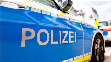 Das Foto zeigt zwei Polizeiautos