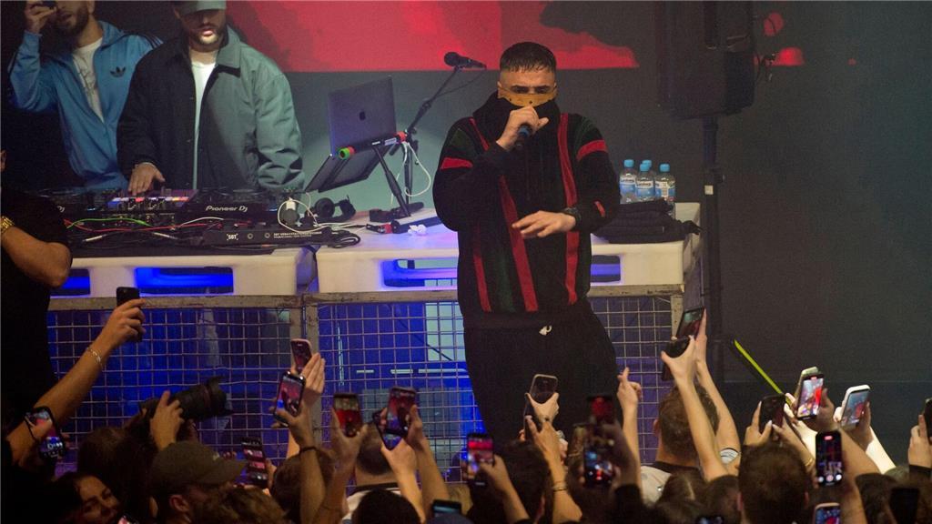 Der Haftbefehl-Hype zwischen „Elends-Porno“ und Star-Kult Haftbefehl spielte am Wochenende sein erstes Konzert nach dem Erscheinen der Netflix-Doku in Osnabrück.