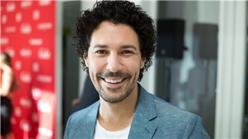 Hair- und Make-up-Artist Boris Entrup wurde durch seine TV-Präsenz bei Germany’s next Topmodel (GNTM) bekannt.
