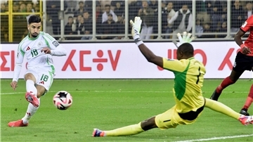 Half Algerien entscheidend mit in der WM-Qualifikation: der Wolfsburger Mohamed Amoura (Archivbild)