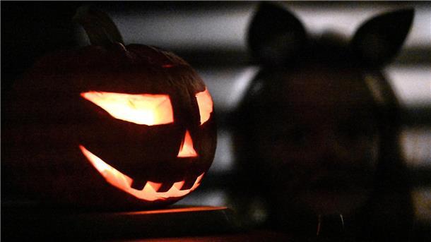 Halloween-Bilanz: Feuerwerk und nagelgespickte Schokolade Halloween wird auch in Deutschland gefeiert.