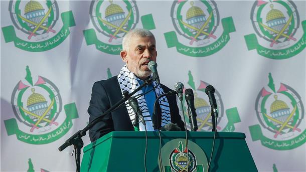 Israelische Ärzte retteten Hamas-Chef Sinwar 2004 das Leben Hamas-Chef Jihia al-Sinwar spricht bei einer Kundgebung in Gaza im Dezember 2022.