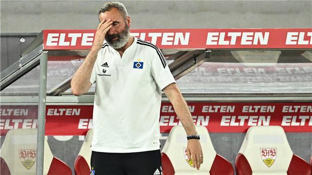Hamburgs Trainer Tim Walter war Angesichts der Leistung seiner Mannschaft verzweifelt. 