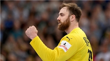 Handball-Rekordmeister THW Kiel hat Nationaltorhüter Andreas Wolff verpflichtet.