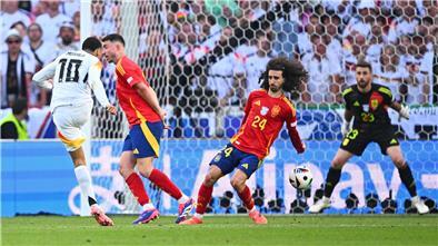 Hand oder nicht? Cucurella nimmt’s mit Humor Handelfmeter oder nicht? Marc Cucurella überlässt die Antwort lieber dem Schiedsrichtergespann.