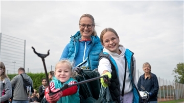 Hanna, Caroline und Laura Biela beteiligten sich an der Sammelaktion.