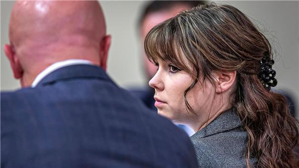 Jury spricht „Rust“-Waffenmeisterin schuldig Hannah Gutierrez-Reed drohen bis zu drei Jahre Gefängnis.