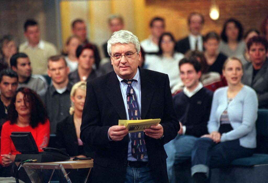 Erfinder der Nachmittags-Talkshow: Hans Meiser ist tot Hans Meiser bei der Aufzeichnung seiner RTL-Talkshow im Jahr 2000.