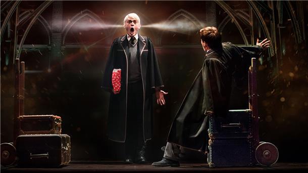Hans Neblung aus Bremerhaven ist Musicaldarsteller. Im neuen Schauspiel „Harry Potter und das verwunschene Kind“ spielt er den Dumbledore. Der mischt nämlich auch nach seinem Tod noch magisch mit.
