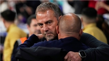 Hansi Flick feiert seinen ersten Meistertitel als Trainer im Ausland.