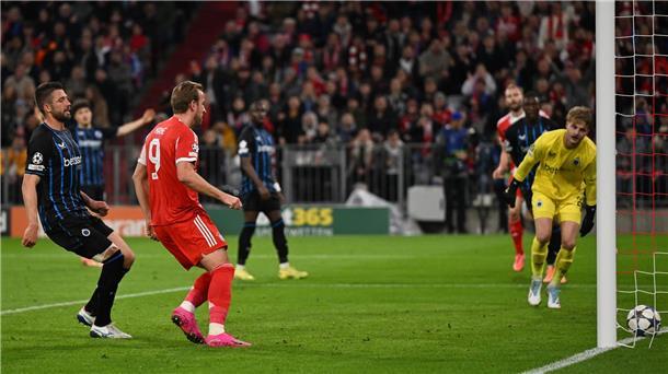Nächstes Bayern-Fest nach Traumtor von Teenie Karl Harry Kane (M) erzielt das 2:0.