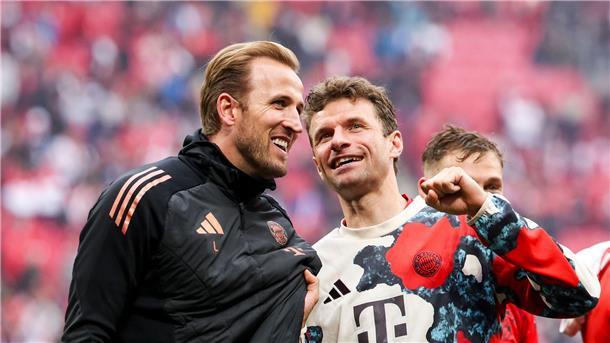 „Kane you believe it?“: Presse feiert Meister-Stürmer Harry Kane(l.) feiert seinen ersten Vereinstitel überhaupt.
