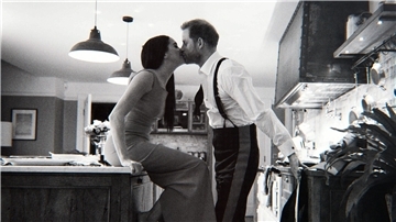 Harry und Meghan in einer Szene der Dokumentation „Harry & Meghan“.