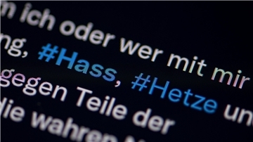 Hass, Hetze, gezielte Desinformation im Netz bedrohen die Demokratie. Wie Eltern ihre Kinder davor schützen können, ist nun Thema einer Veranstaltung in der Jahnhalle.