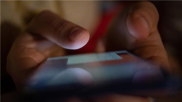 Hass und Hetze findet nicht nur im Netz statt, sondern auch in der realen Welt.