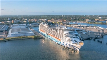 Hat in Kiel ihren sommerlichen Heimathafen: die „MSC Euribia“. Eckardt