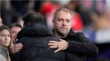 Hat mit dem FC Barcelona alle Chancen auf die Meisterschaft: Trainer Hansi Flick.