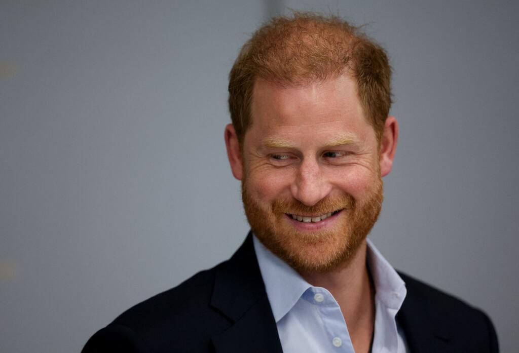 Hat Prinz Harry wieder Grund zu lachen? Britische Medien spekulieren über eine sich abzeichnende Versöhnung mit seinem Vater König Charles.