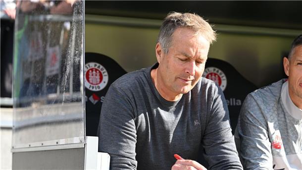 2:1 bei St. Pauli: Bayer kommt langsam in Schwung Hatte viel zu notieren: Bayer-Trainer Kasper Hjulmand