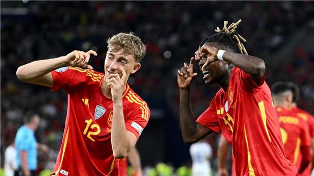 „Unfassbar schön“: Spaniens wildes 5:4 über Frankreich Hatten Spaß gegen Frankreich: Dean Huijsen und Nico Williams