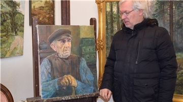 Hausmeister Herbert Winter sorgt sich um die Gemälde in der Galerie von Thieles Garten. Dieses Bild des mutmaßlich ersten Leherheiders zeigt bislang noch keinen Schaden.