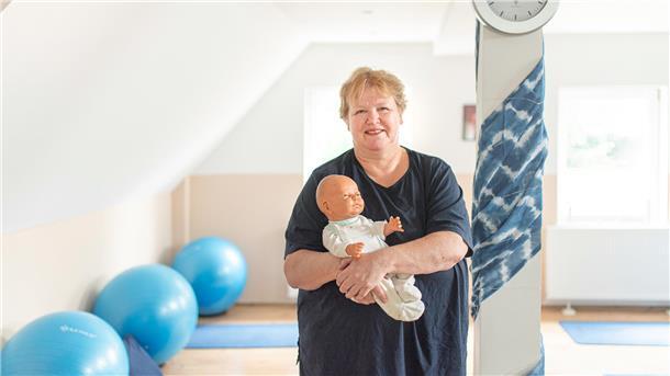 Wenn das Glück nach der Geburt ausbleibt: Realität statt Romantik im Wochenbett Hebamme Cornelia Samel begleitet Frauen mit Herz und Erfahrung durch Schwangerschaft und Zweifel.