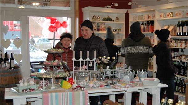 Sonnenschein und Schneegestöber begleiten Gewerbeschau in Heeslingen Heeslinger Produkte und Frühlingsdeko in Koenekes Hofladen