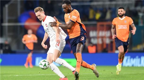 Heidenheims Negativlauf geht weiter: 1:3 bei Basaksehir Heidenheims Maximilian Breunig (l) wurde in Istanbul früh ausgewechselt.