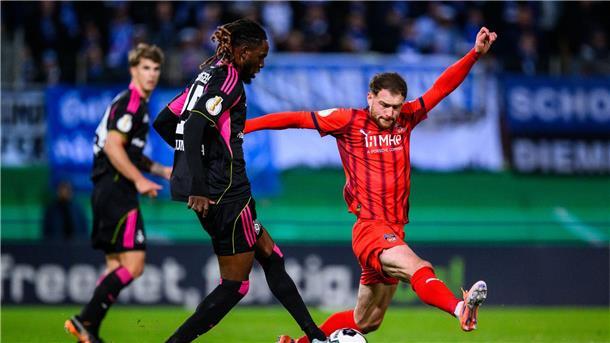 Joker Glatzel schießt HSV zum Sieg in Heidenheim Heidenheims Offensive um Budu Siwsiwadse (r.) blieb blass.