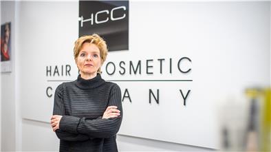 Heike Kroll (52) betreibt in der Fußgängerzone von Bremerhaven ein Friseurbedarf-Geschäft "Hair & Cosmetic Company". Die anhaltende Corona-Pandemie trifft die Einzelhändler in der Stadt hart.