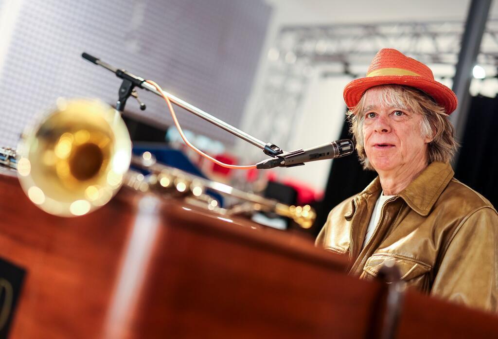 Helge Schneider spielt eine ganze Reihe von Instrumenten. (Archivbild)