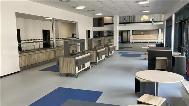 Blick in die neue Mensa der Heinrich-Heine-Schule