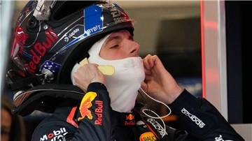 Helm auf und auf dem Weg zum Titel in Las Vegas? Max Verstappens Chancen stehen gut.  