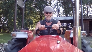 Helmuth Kirch aus Bad Bederkesa hat mit seinem Trecker 500 Kilometer für einen guten Zweck zurückgelegt.