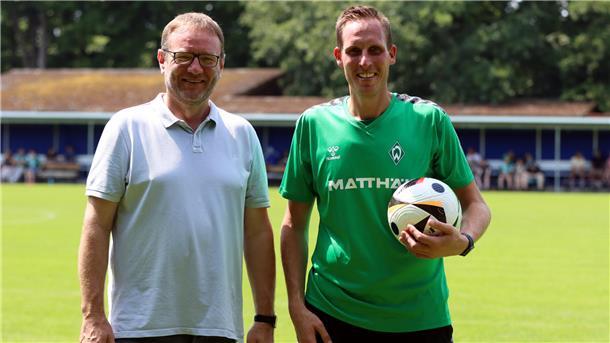 Torwarttrainer bei Werder: Hendrik Lemke zieht positive „Halbzeitbilanz“ Hendrik Lemke (40, rechts) erlebte an der Seite von Werder-Chef-Coach Thomas Horsch als Torwarttrainer eine sehr gute erste „Halbzeit“.