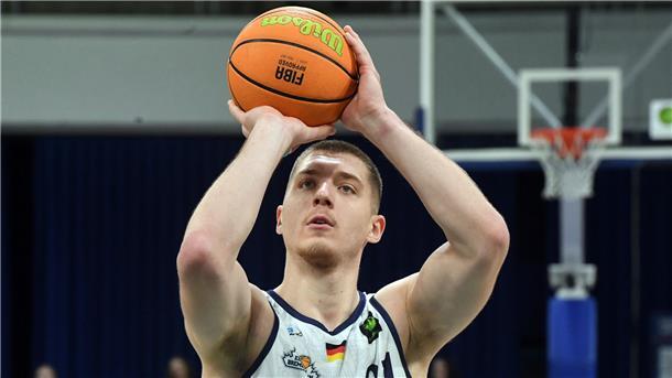 Hendrik Warner trifft mit den Eisbären am Samstag in der Stadthalle auf die ART Giants Düsseldorf.
