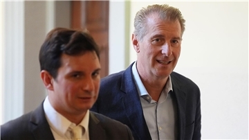 Hensel berichtete (r.) im Gericht über den jahrelangen Sorgerechtsstreit mit seiner Ex-Frau.