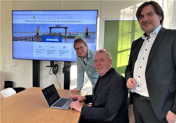 Open Rathaus: Was die Nordenhamer ab sofort alles digital erledigen können Hergen Lax, Olaf Reimers und Nils Siemen haben das neue Online-Serviceportal der Stadt Nordenham vorgestellt.